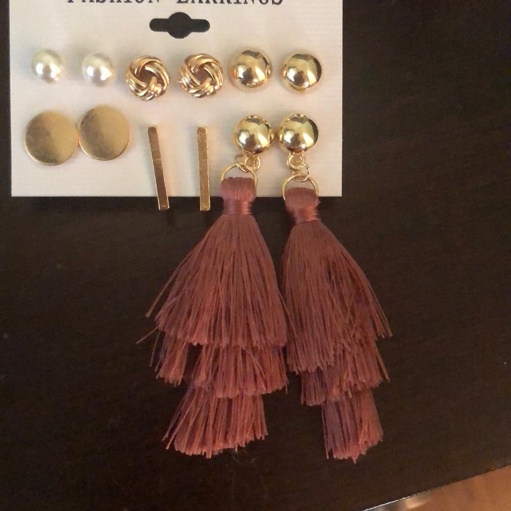Brand New- 6 pair of earrings